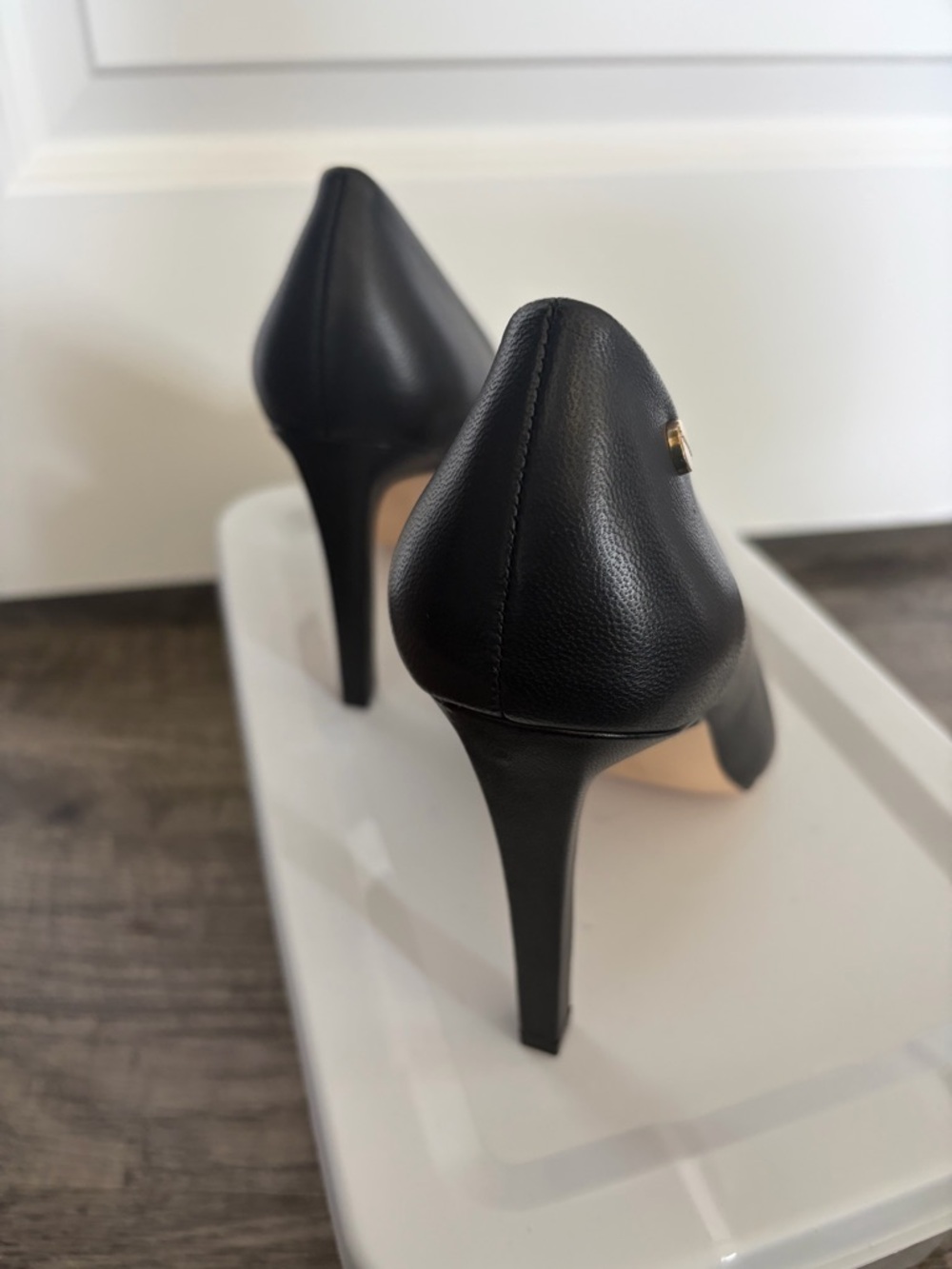 Calvin Klein Women's Black Pointed-Toe Pumps Brady 7 4.25" - Picture 2 of 6